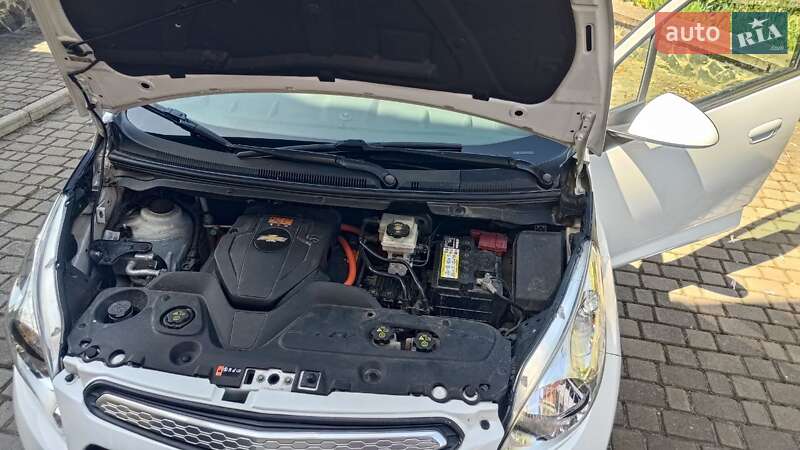Хэтчбек Chevrolet Spark 2015 в Ровно