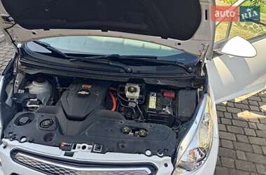 Хетчбек Chevrolet Spark 2015 в 