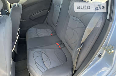 Хэтчбек Chevrolet Spark 2010 в Киеве