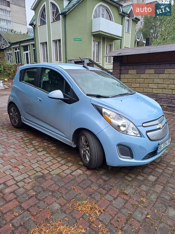 Хетчбек Chevrolet Spark 2015 в Рівному