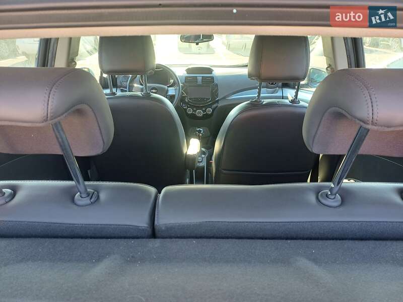 Хетчбек Chevrolet Spark 2015 в Рівному