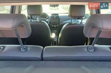 Хэтчбек Chevrolet Spark 2015 в 