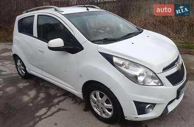 Хэтчбек Chevrolet Spark 2012 в Ровно