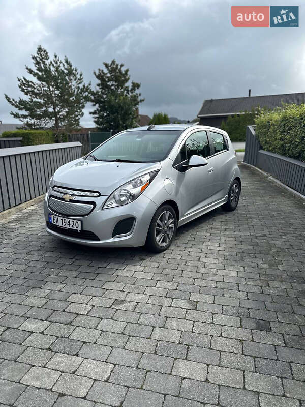 Хэтчбек Chevrolet Spark 2015 в Кропивницком