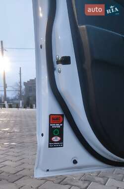 Хэтчбек Chevrolet Spark 2012 в 
