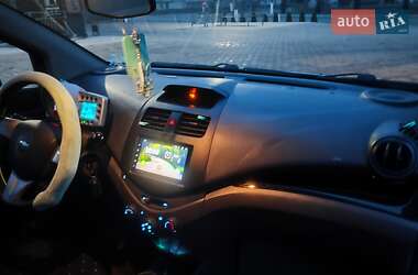 Хэтчбек Chevrolet Spark 2012 в 