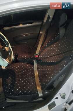 Хэтчбек Chevrolet Spark 2012 в 