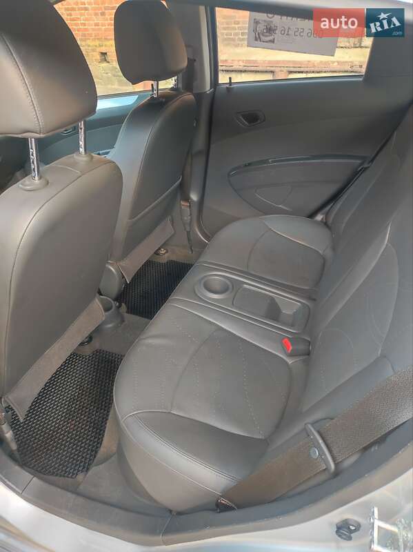Хэтчбек Chevrolet Spark 2016 в Житомире