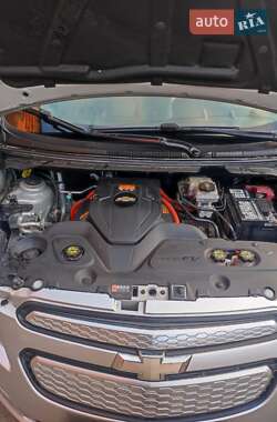 Хэтчбек Chevrolet Spark 2016 в 