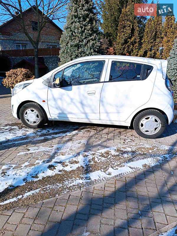 Хэтчбек Chevrolet Spark 2011 в Тернополе
