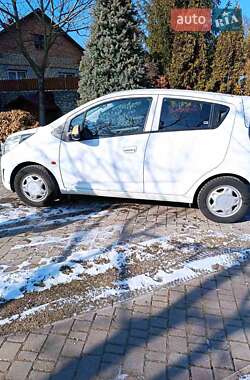 Хэтчбек Chevrolet Spark 2011 в 