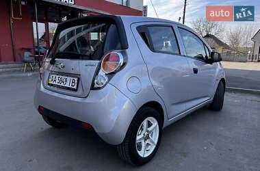 Хэтчбек Chevrolet Spark 2010 в 