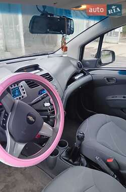 Хэтчбек Chevrolet Spark 2011 в 