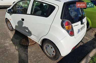Хэтчбек Chevrolet Spark 2010 в 