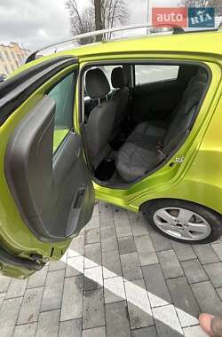 Хэтчбек Chevrolet Spark 2010 в 