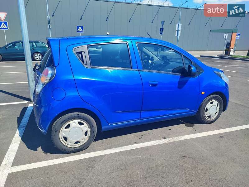 Хэтчбек Chevrolet Spark 2011 в Боярке