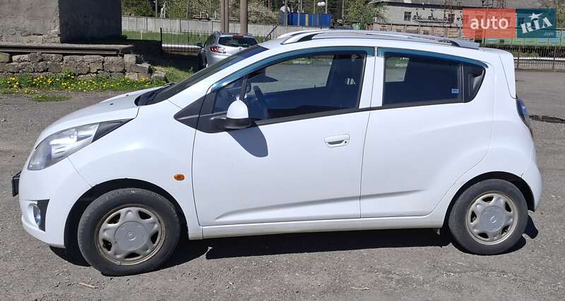 Хэтчбек Chevrolet Spark 2010 в Сколе