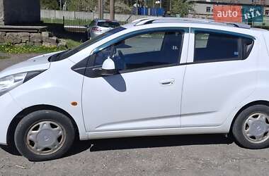 Хэтчбек Chevrolet Spark 2010 в 