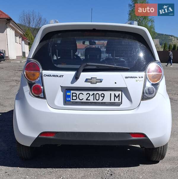 Хэтчбек Chevrolet Spark 2010 в Сколе