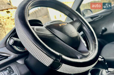 Хэтчбек Chevrolet Spark 2016 в 