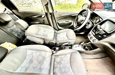 Хэтчбек Chevrolet Spark 2016 в 