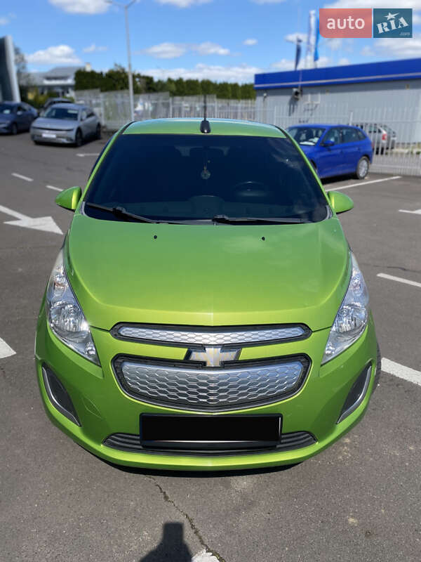 Хетчбек Chevrolet Spark 2014 в Рівному