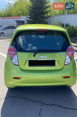 Хэтчбек Chevrolet Spark 2014 в 
