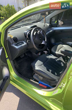 Хэтчбек Chevrolet Spark 2014 в 