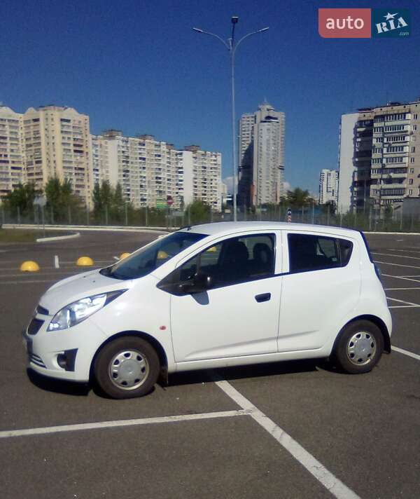 Хэтчбек Chevrolet Spark 2010 в Киеве