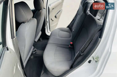 Хетчбек Chevrolet Spark 2012 в 