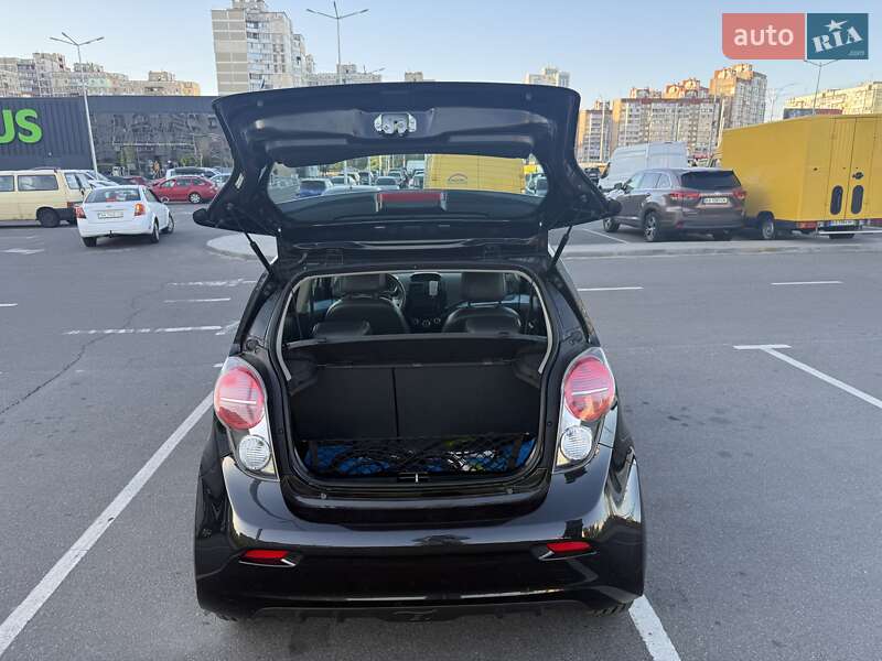 Хэтчбек Chevrolet Spark 2016 в Киеве