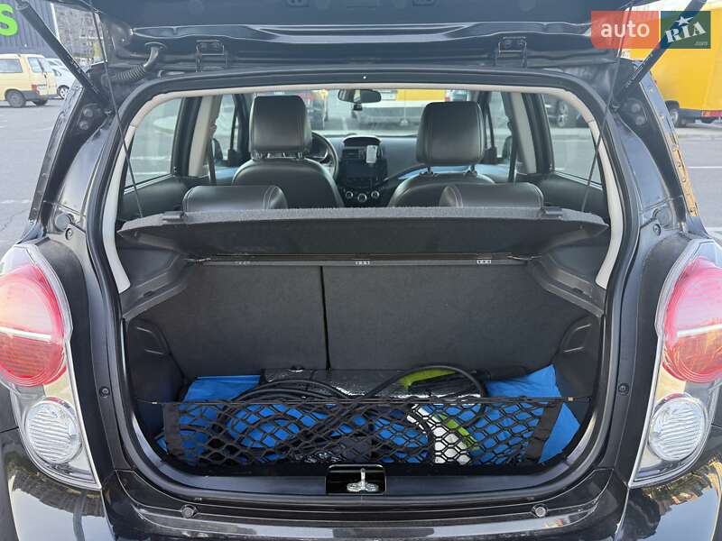 Хэтчбек Chevrolet Spark 2016 в Киеве