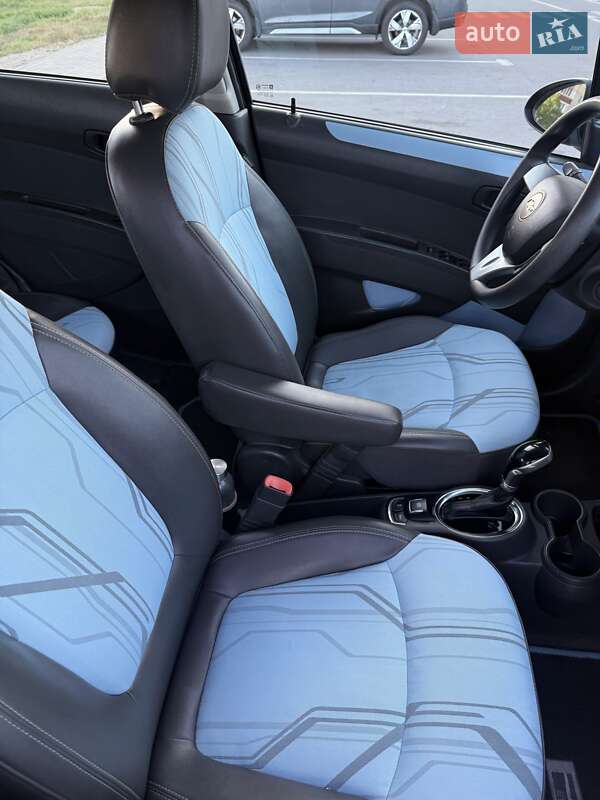 Хэтчбек Chevrolet Spark 2016 в Киеве