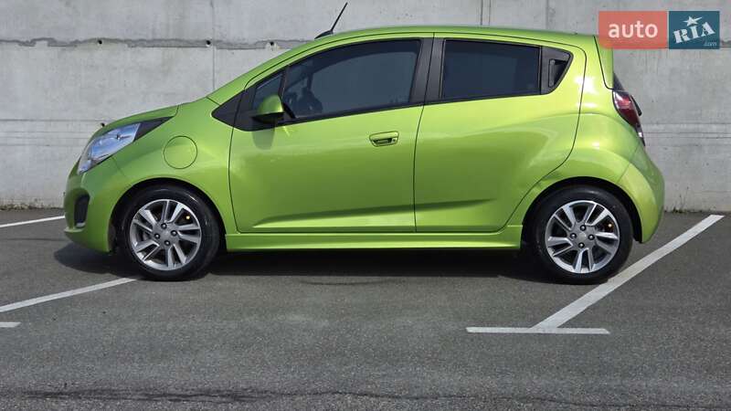 Хетчбек Chevrolet Spark 2015 в Києві