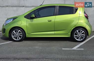 Хетчбек Chevrolet Spark 2015 в 
