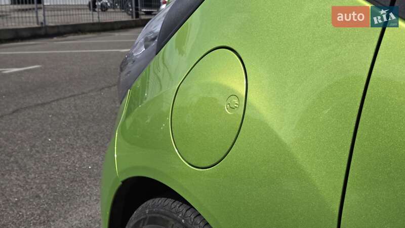 Хетчбек Chevrolet Spark 2015 в Києві