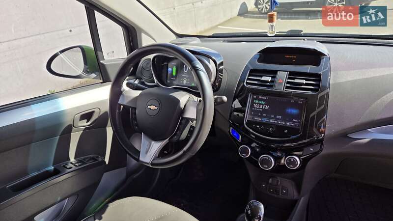 Хетчбек Chevrolet Spark 2015 в Києві
