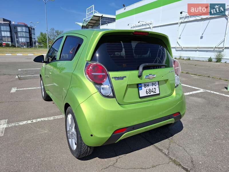 Хетчбек Chevrolet Spark 2015 в Одесі