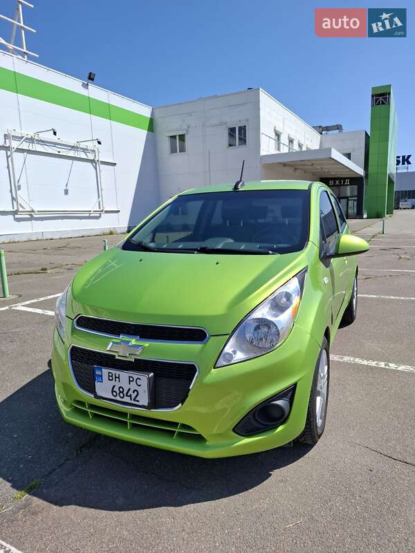 Хетчбек Chevrolet Spark 2015 в Одесі