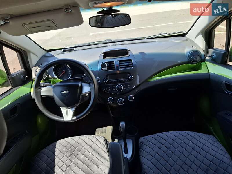 Хетчбек Chevrolet Spark 2015 в Одесі
