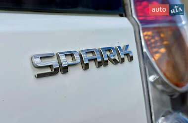 Хэтчбек Chevrolet Spark 2011 в 