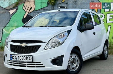 Хэтчбек Chevrolet Spark 2011 в 