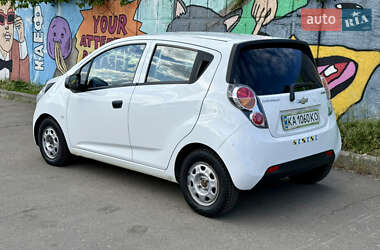 Хэтчбек Chevrolet Spark 2011 в 