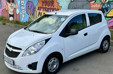 Хэтчбек Chevrolet Spark 2011 в 