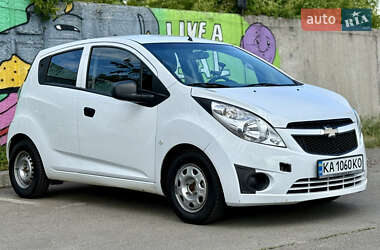 Хэтчбек Chevrolet Spark 2011 в 