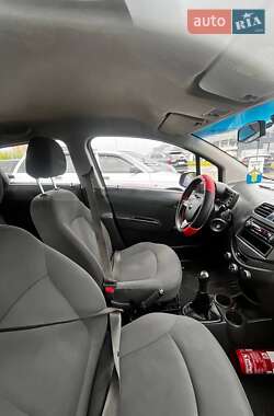 Хетчбек Chevrolet Spark 2010 в 