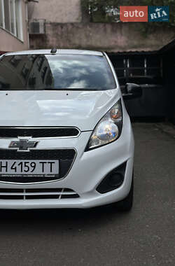 Хэтчбек Chevrolet Spark 2012 в 