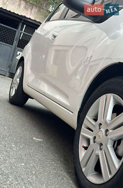 Хэтчбек Chevrolet Spark 2012 в 