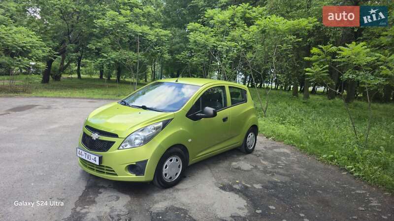Хэтчбек Chevrolet Spark 2012 в 
