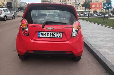 Хэтчбек Chevrolet Spark 2010 в 
